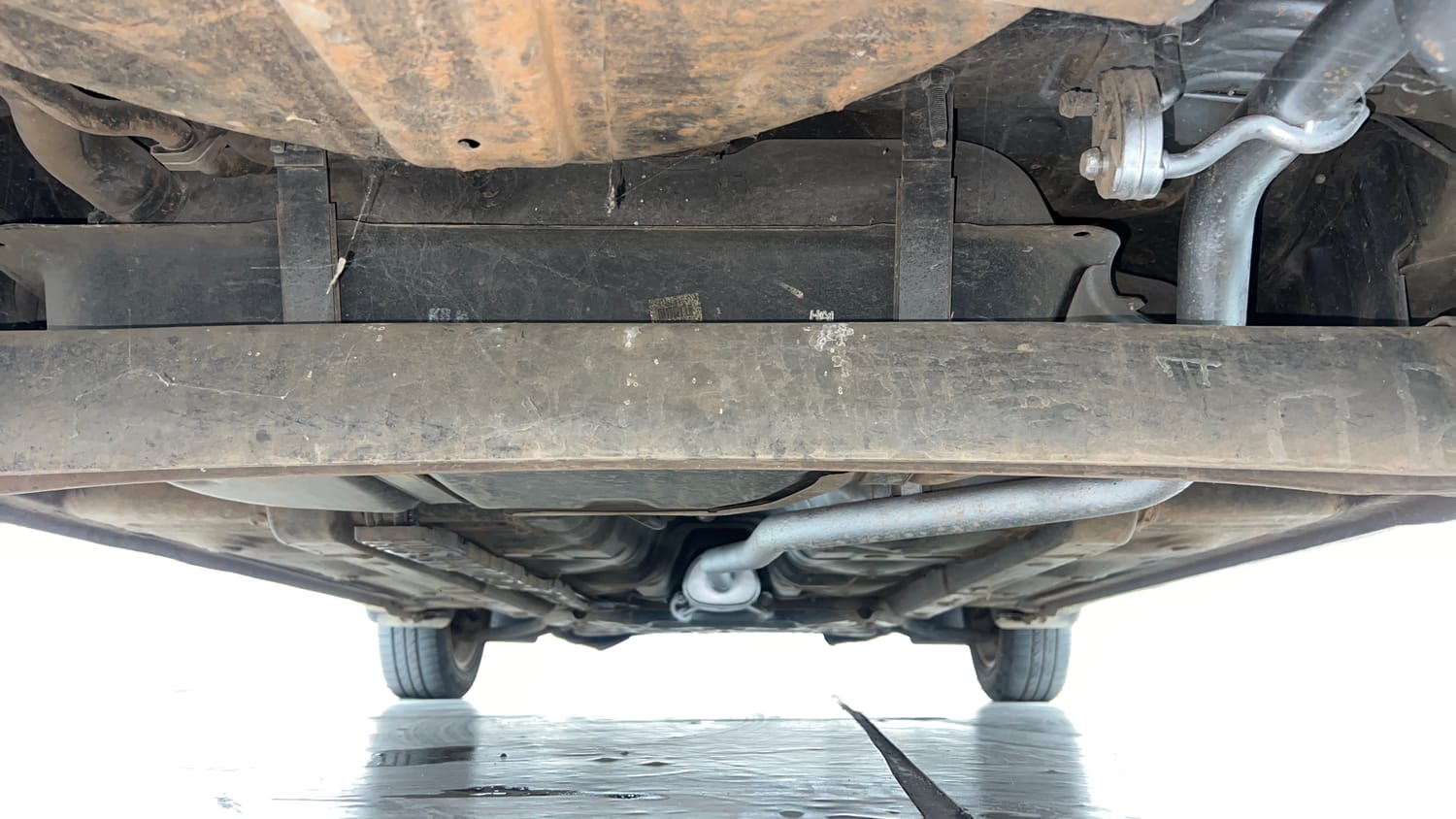Used 2015 Hyundai Grand i10 Asta AT 1.2 Kappa VTVT Petrol Automatic extra REAR UNDERBODY VIEW (TAKEN FROM REAR)