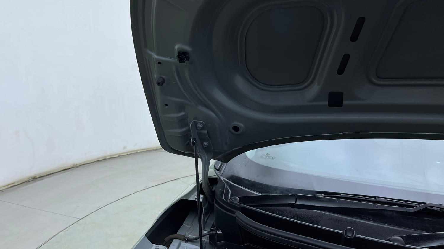 Used 2025 Hyundai Exter SX (O) Connect 1.2 AMT Dual Tone Petrol Automatic engine ENGINE RIGHT SIDE HINGE & APRON VIEW