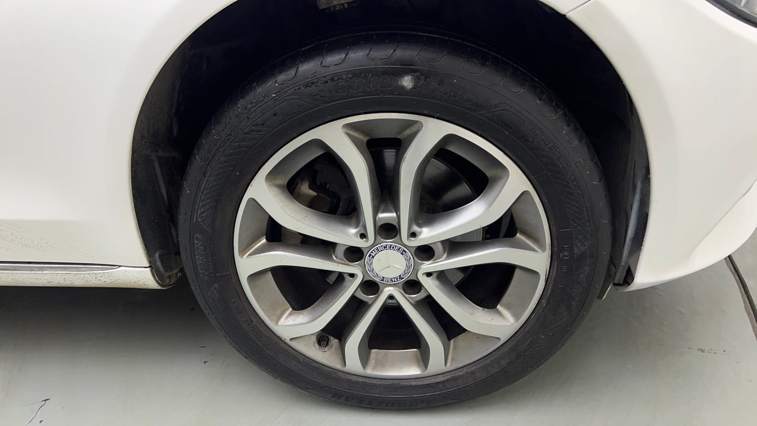 Used 2015 Mercedes-Benz C-Class C 200 Avantgarde Petrol Automatic tyres RIGHT FRONT TYRE RIM VIEW