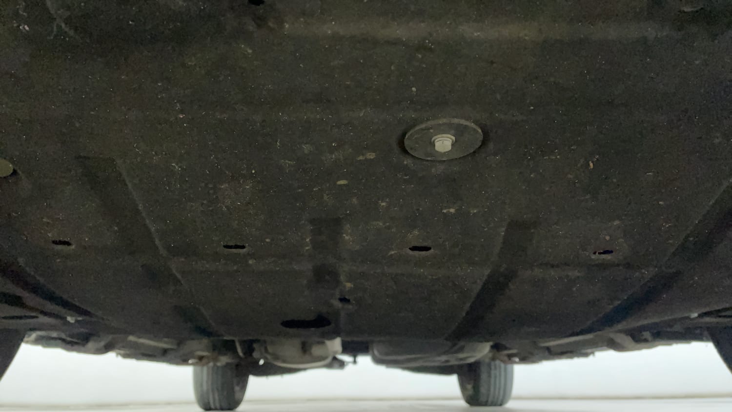 Used 2022 Mahindra XUV700 AX 5 Petrol AT 5 STR Petrol Automatic extra FRONT LEFT UNDERBODY VIEW