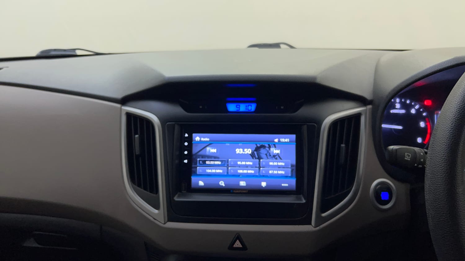 Used 2016 Hyundai Creta 1.6 SX Plus Diesel Manual top_features Integrated (in-dash) music system