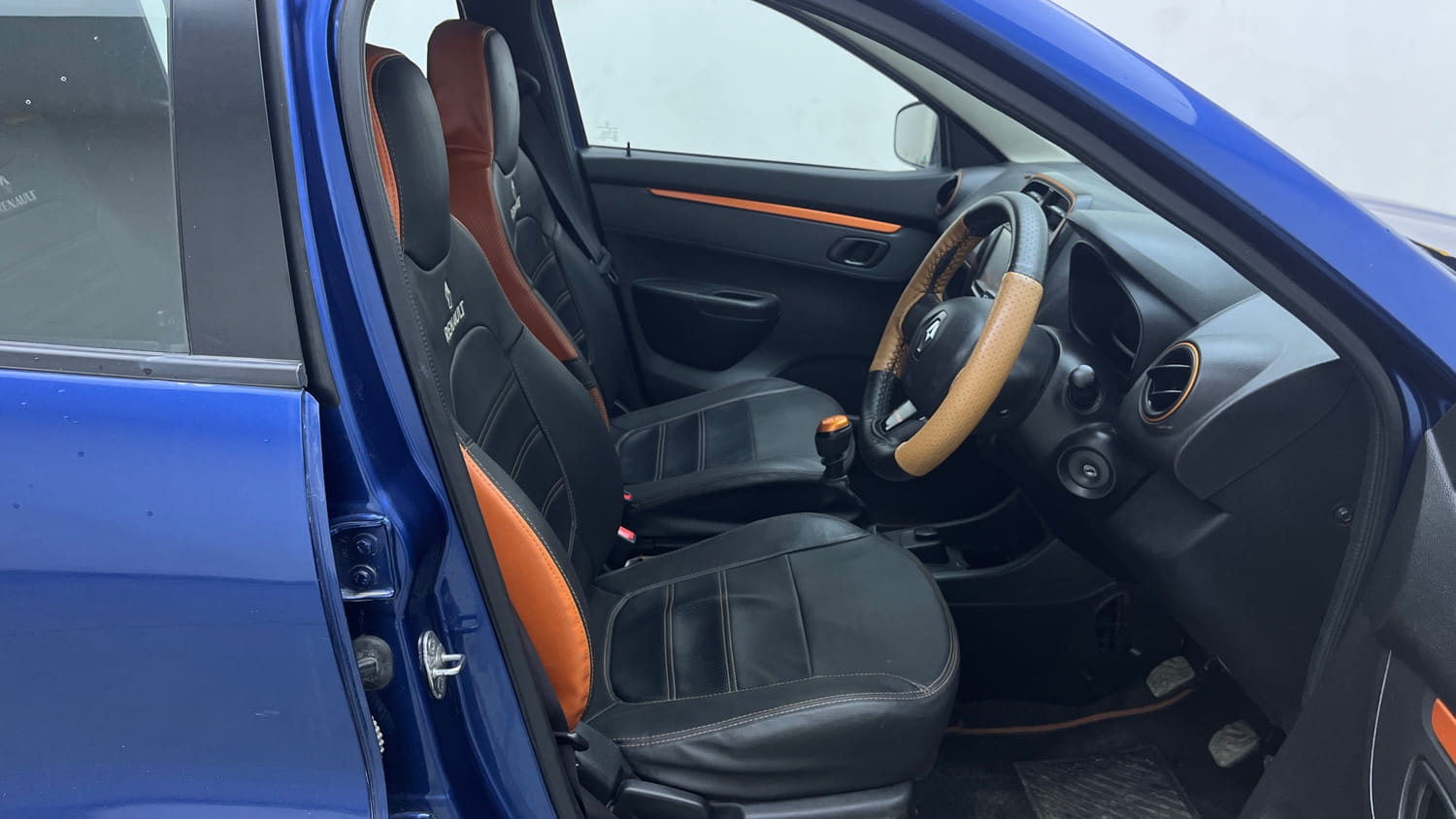 Used 2018 Renault Kwid CLIMBER 1.0 Petrol Manual interior RIGHT SIDE FRONT DOOR CABIN VIEW