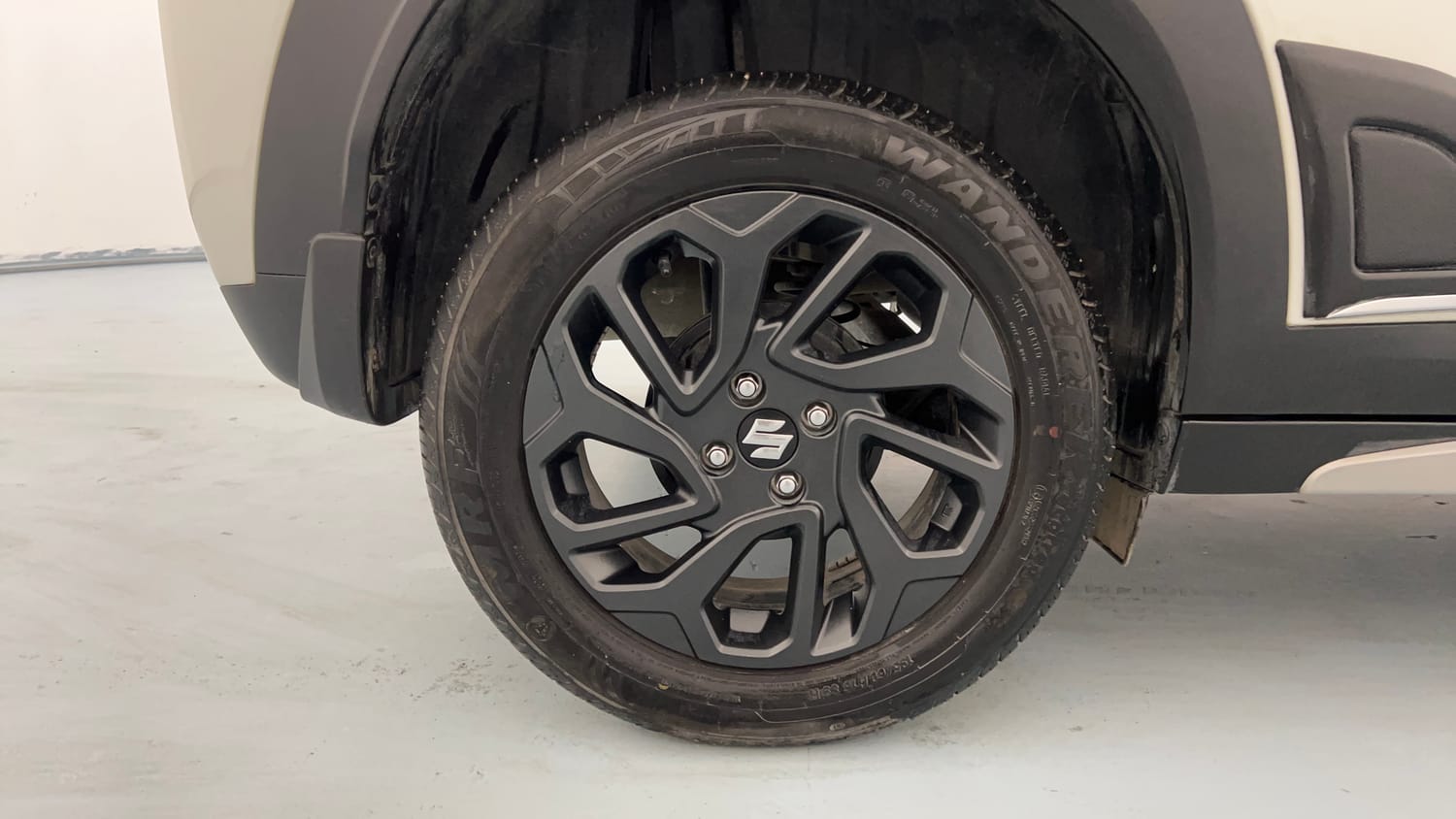 Used 2025 Maruti Suzuki Fronx Zeta 1.0L Turbo MT Petrol Manual tyres RIGHT REAR TYRE RIM VIEW