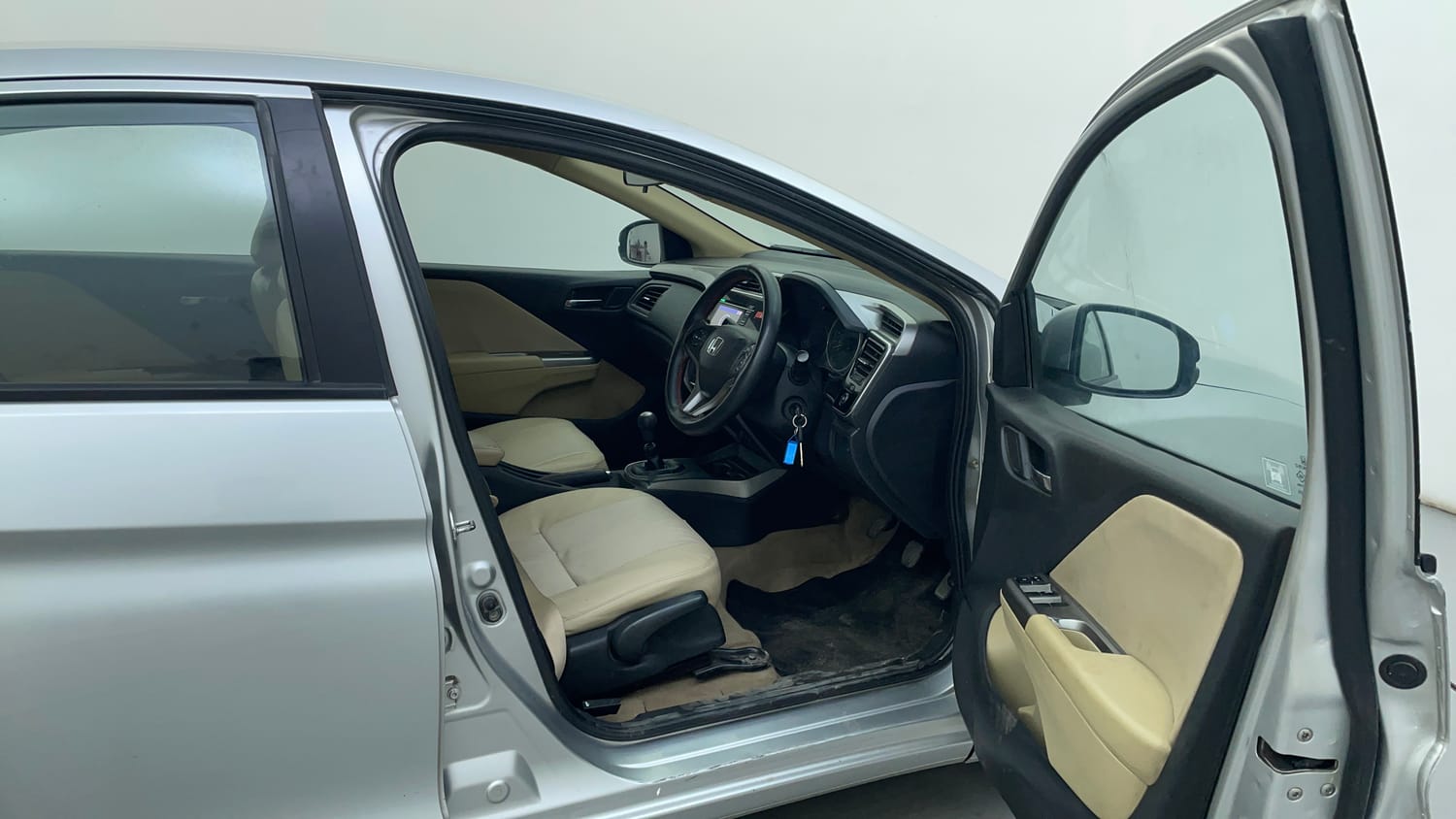 Used 2016 Honda City VX (O) MT Diesel Diesel Manual interior RIGHT SIDE FRONT DOOR CABIN VIEW