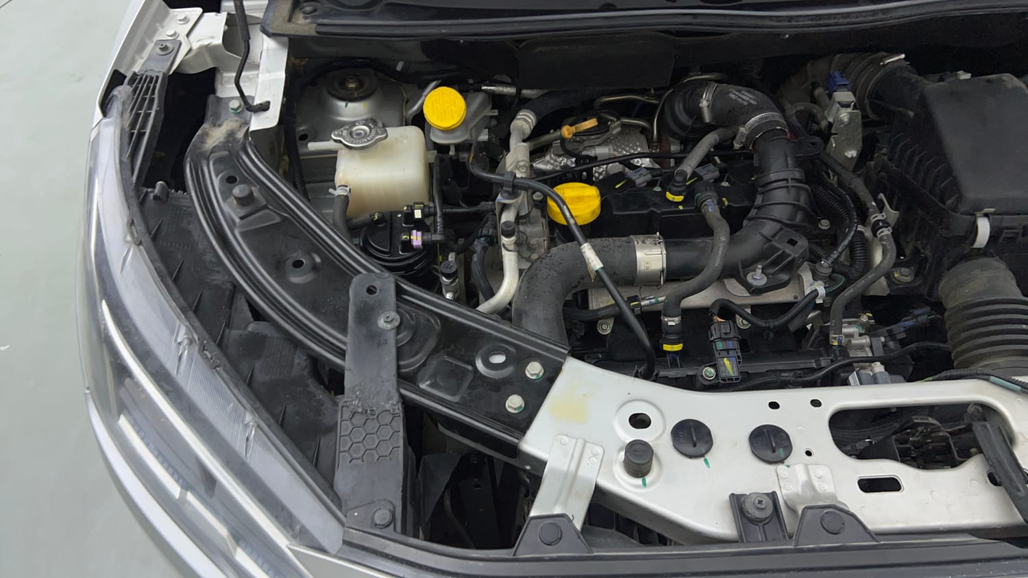 Used 2021 Nissan Magnite XV Premium Turbo Petrol Manual engine ENGINE RIGHT SIDE VIEW