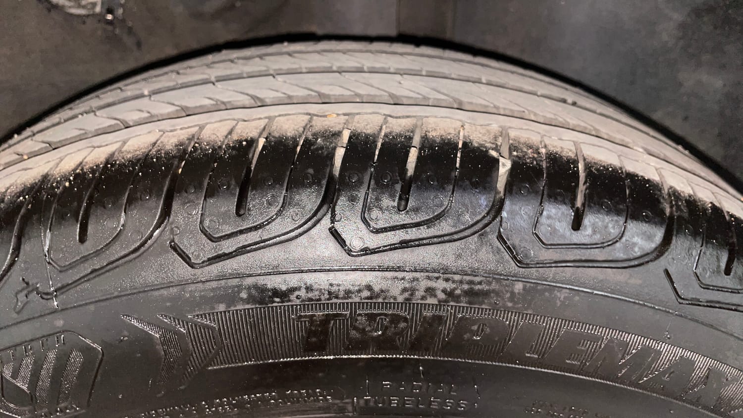 Used 2024 Tata Altroz XZ Petrol Petrol Manual tyres LEFT REAR TYRE TREAD VIEW