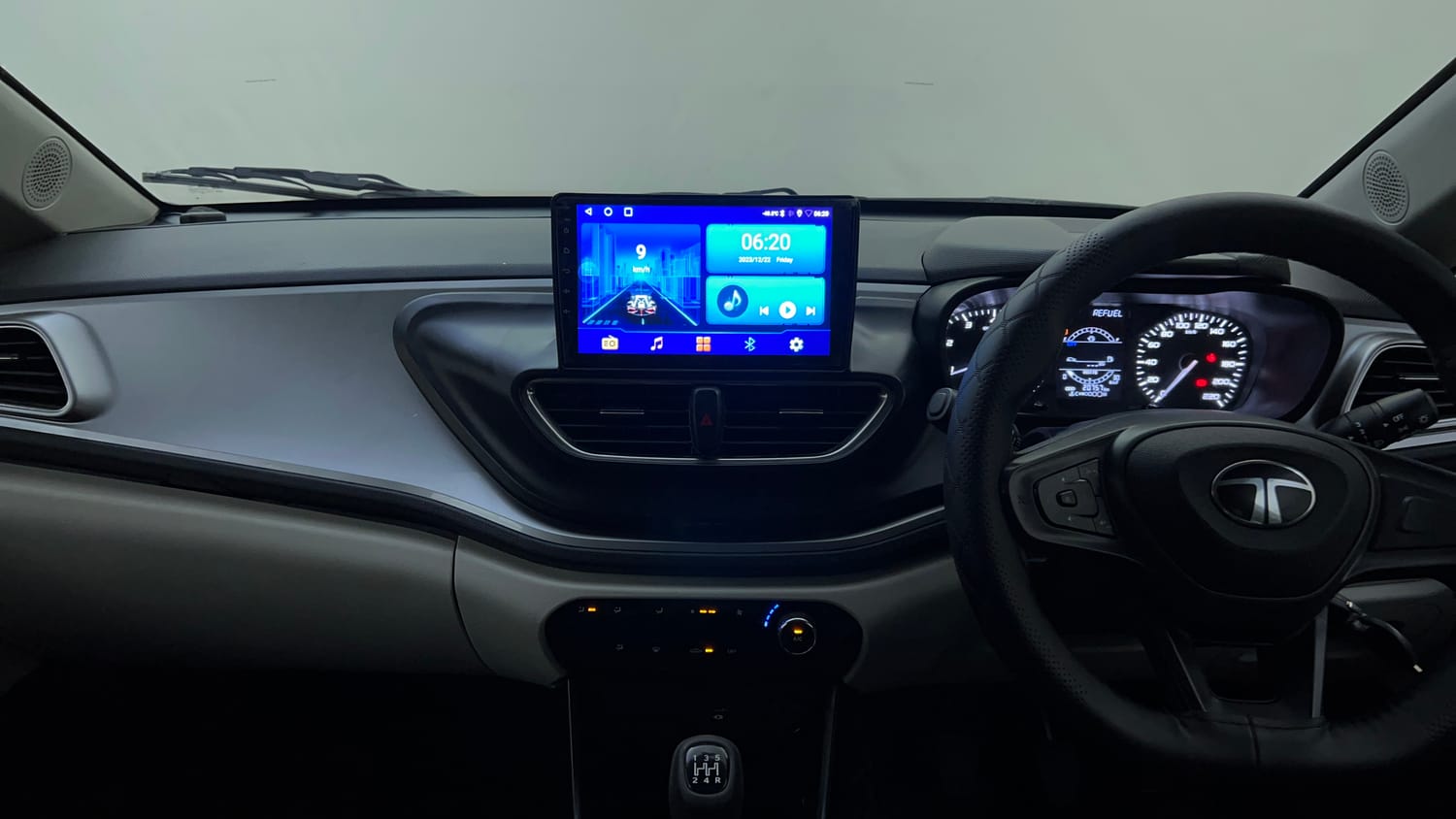 Used 2024 Tata Altroz XM Petrol Petrol Manual interior MUSIC SYSTEM & AC CONTROL VIEW