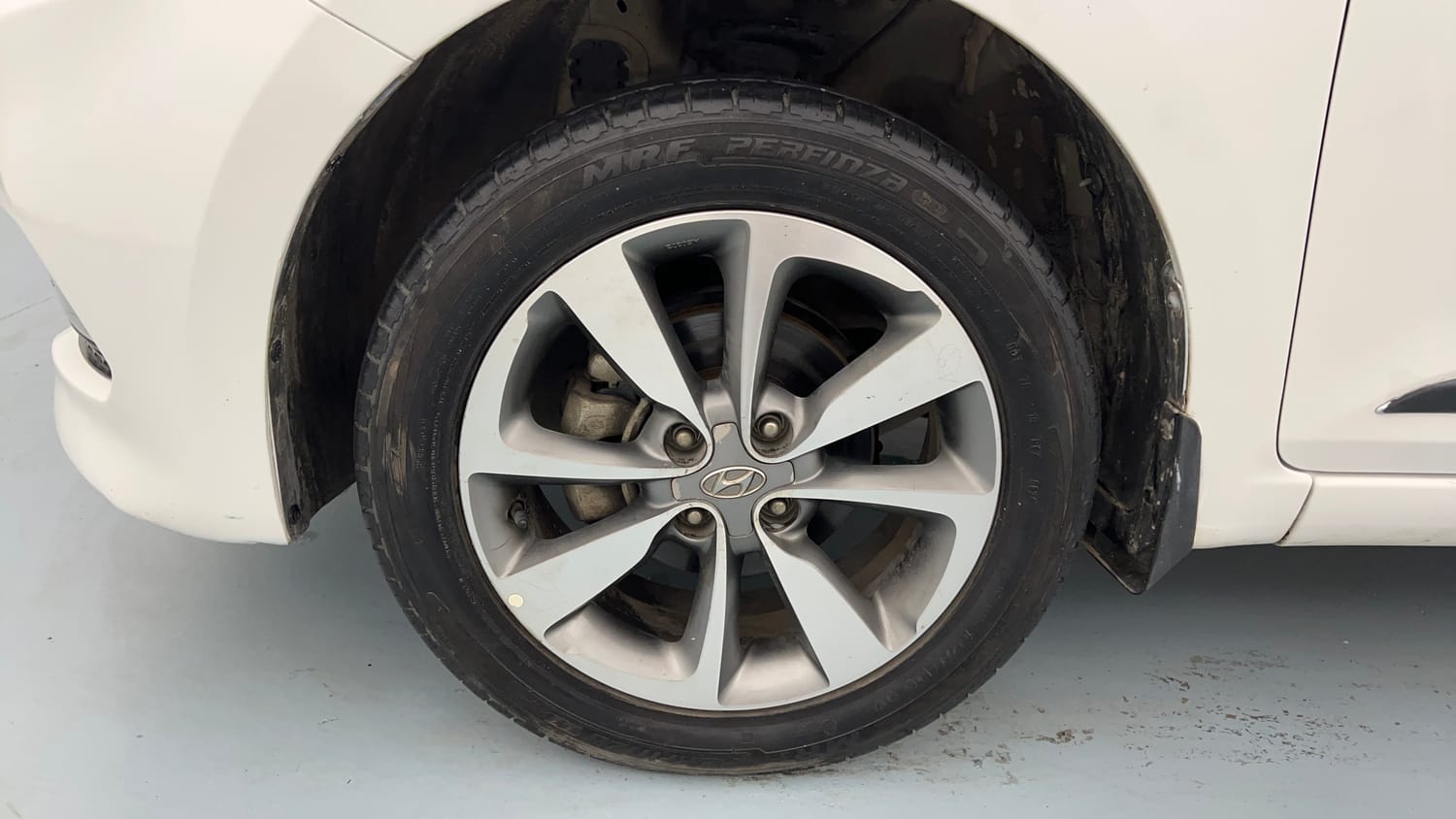 Used 2016 Hyundai Elite i20 Asta 1.2 Petrol Manual tyres LEFT FRONT TYRE RIM VIEW