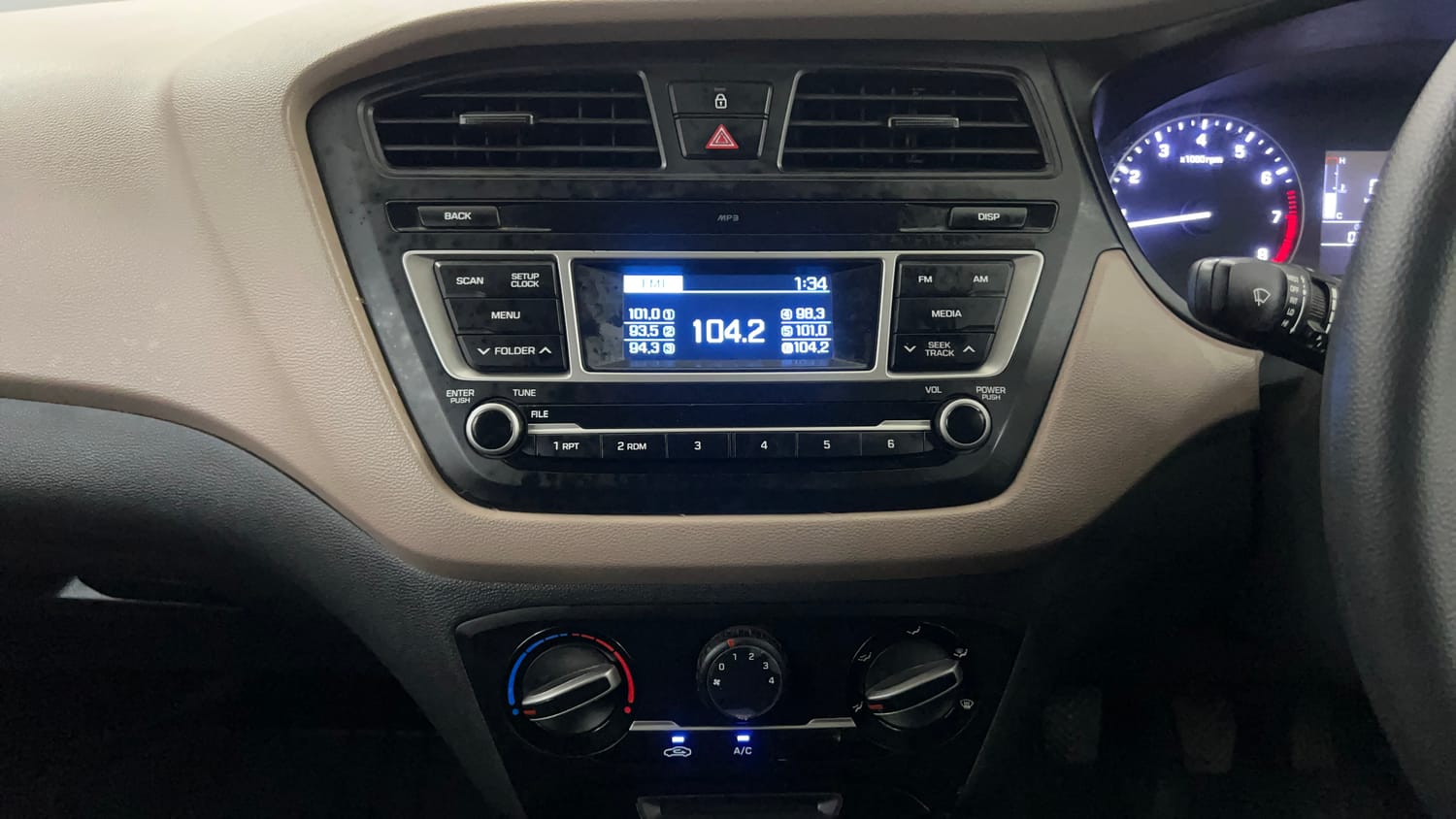 Used 2018 Hyundai Elite i20 Magna Executive 1.2 Petrol Manual interior MUSIC SYSTEM & AC CONTROL VIEW