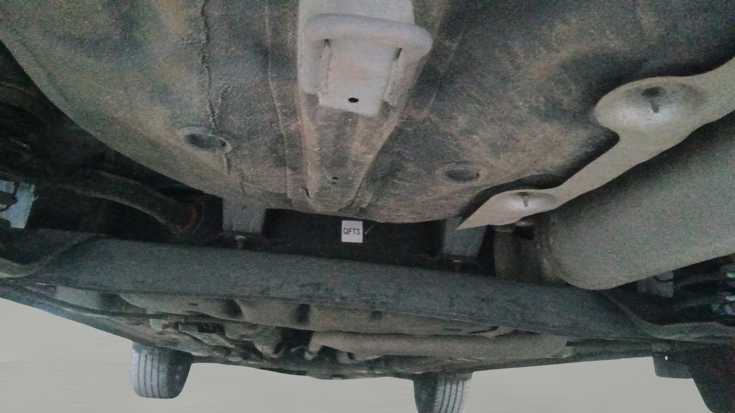 Used 2019 Hyundai Venue SX 1.4 (O) CRDi Diesel Manual extra REAR UNDERBODY VIEW (TAKEN FROM REAR)