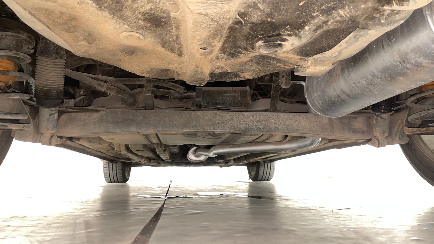 Used 2016 Hyundai Verna 1.6 VTVT SX (O) Petrol Manual extra REAR UNDERBODY VIEW (TAKEN FROM REAR)
