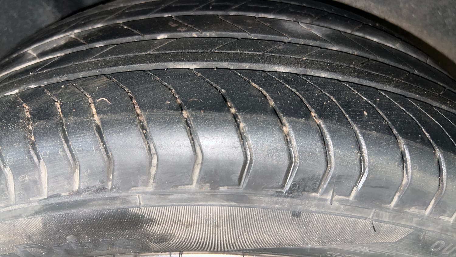 Used 2023 Volkswagen Taigun Topline 1.0 TSI MT Petrol Manual tyres RIGHT REAR TYRE TREAD VIEW