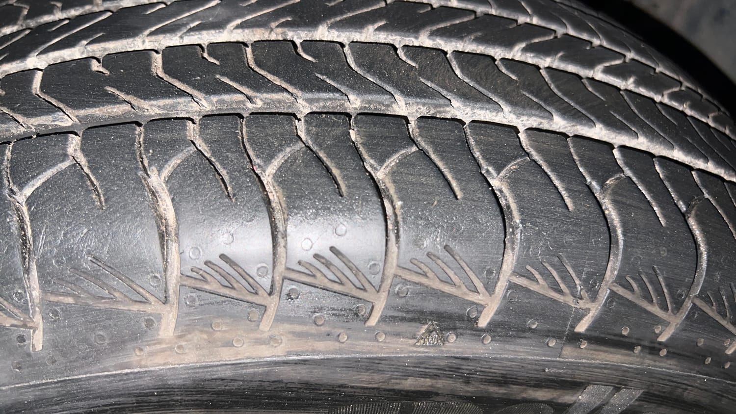 Used 2024 Maruti Suzuki Grand Vitara Zeta Smart Hybrid AT Petrol Automatic tyres RIGHT FRONT TYRE TREAD VIEW