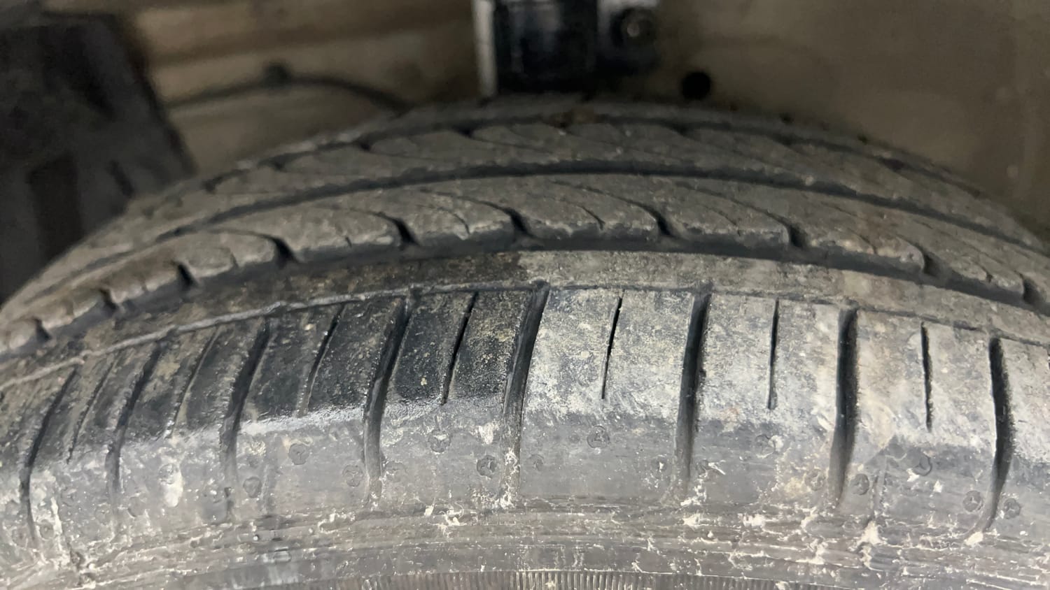 Used 2012 Maruti Suzuki Swift ZDi Diesel Manual tyres LEFT FRONT TYRE TREAD VIEW