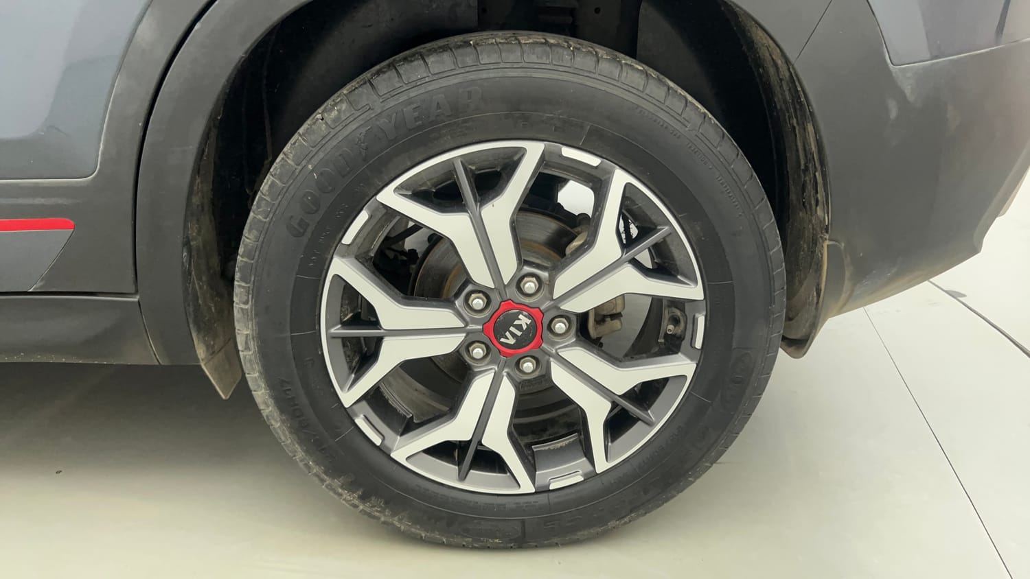 Used 2019 kia Seltos GTX Plus DCT 1.4 Petrol Automatic tyres LEFT REAR TYRE RIM VIEW