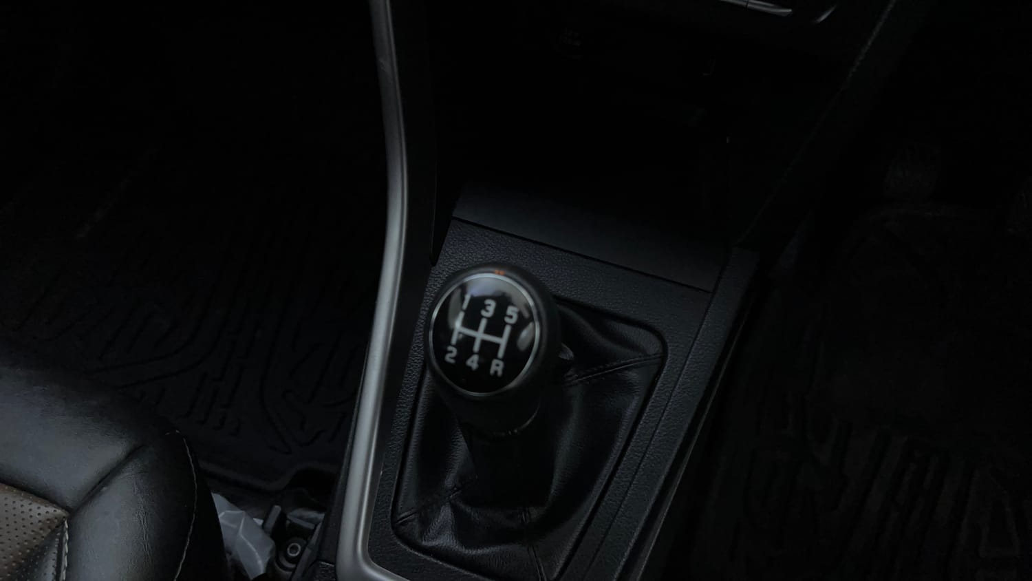 Used 2024 Maruti Suzuki Brezza VXi Petrol Manual interior GEAR  KNOB VIEW