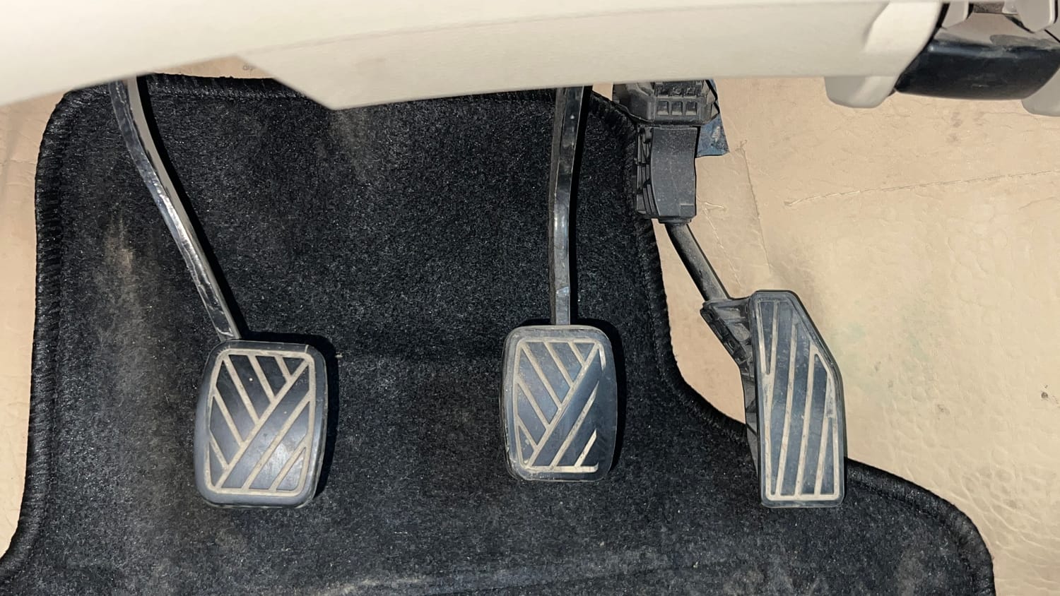 Used 2022 Maruti Suzuki New Ertiga VXi Petrol Manual interior PEDALS VIEW