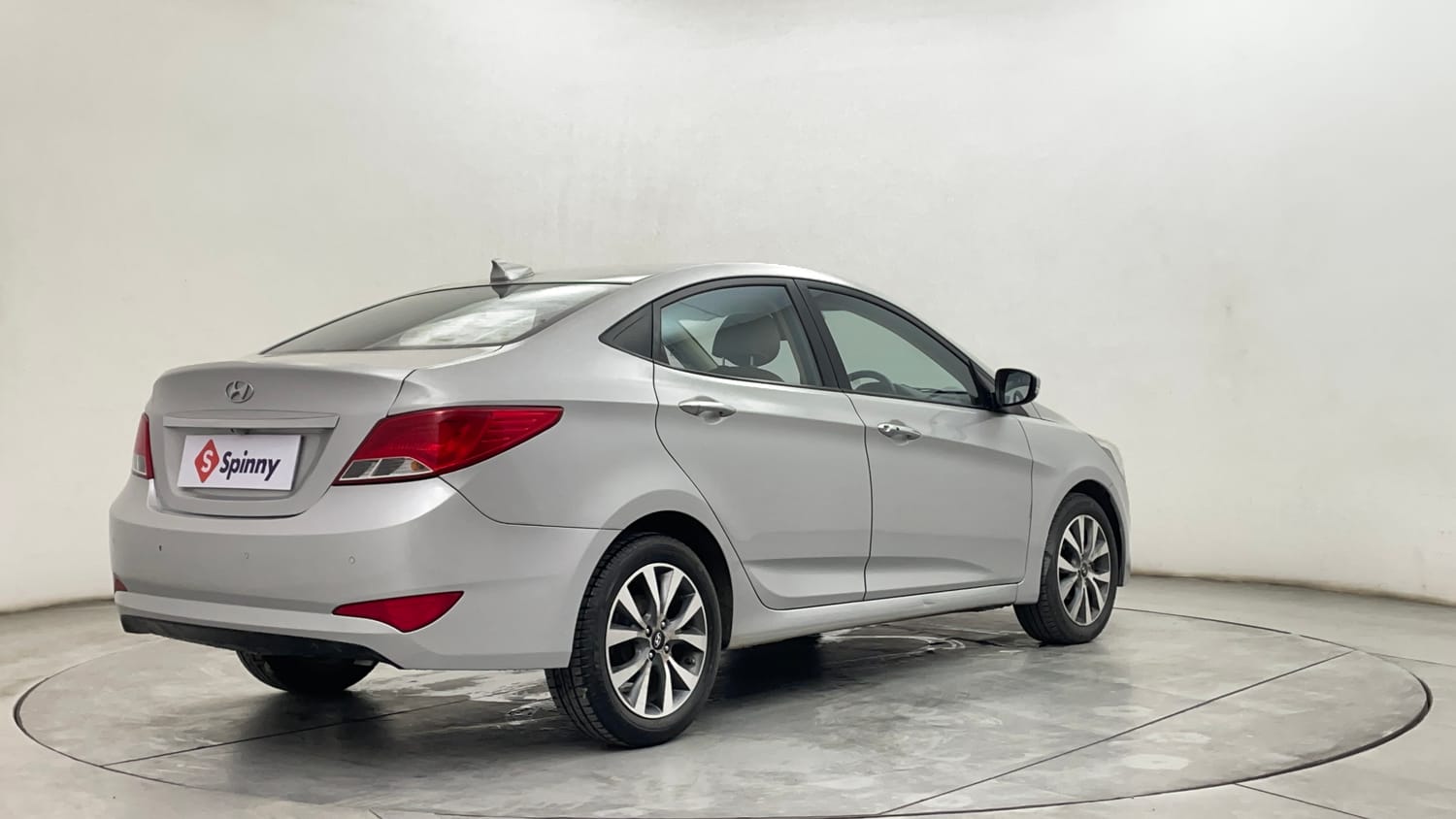 Used 2016 Hyundai Verna 1.6 VTVT SX (O) Petrol Manual exterior RIGHT REAR CORNER VIEW