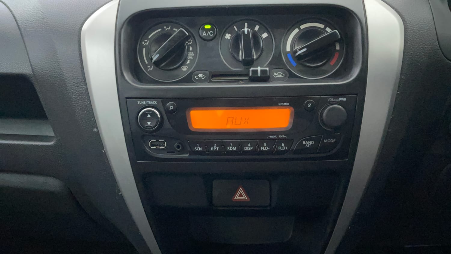 Used 2017 Maruti Suzuki Alto 800 VXi (O) Petrol Manual interior MUSIC SYSTEM & AC CONTROL VIEW