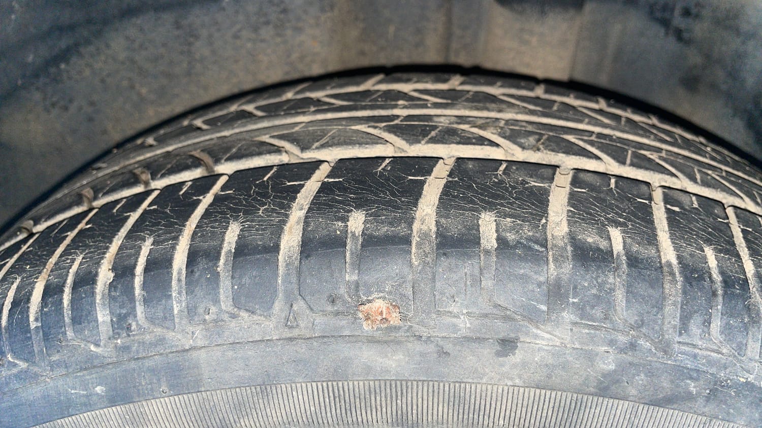 Used 2013 Volkswagen Vento Highline Diesel Diesel Manual tyres LEFT REAR TYRE TREAD VIEW
