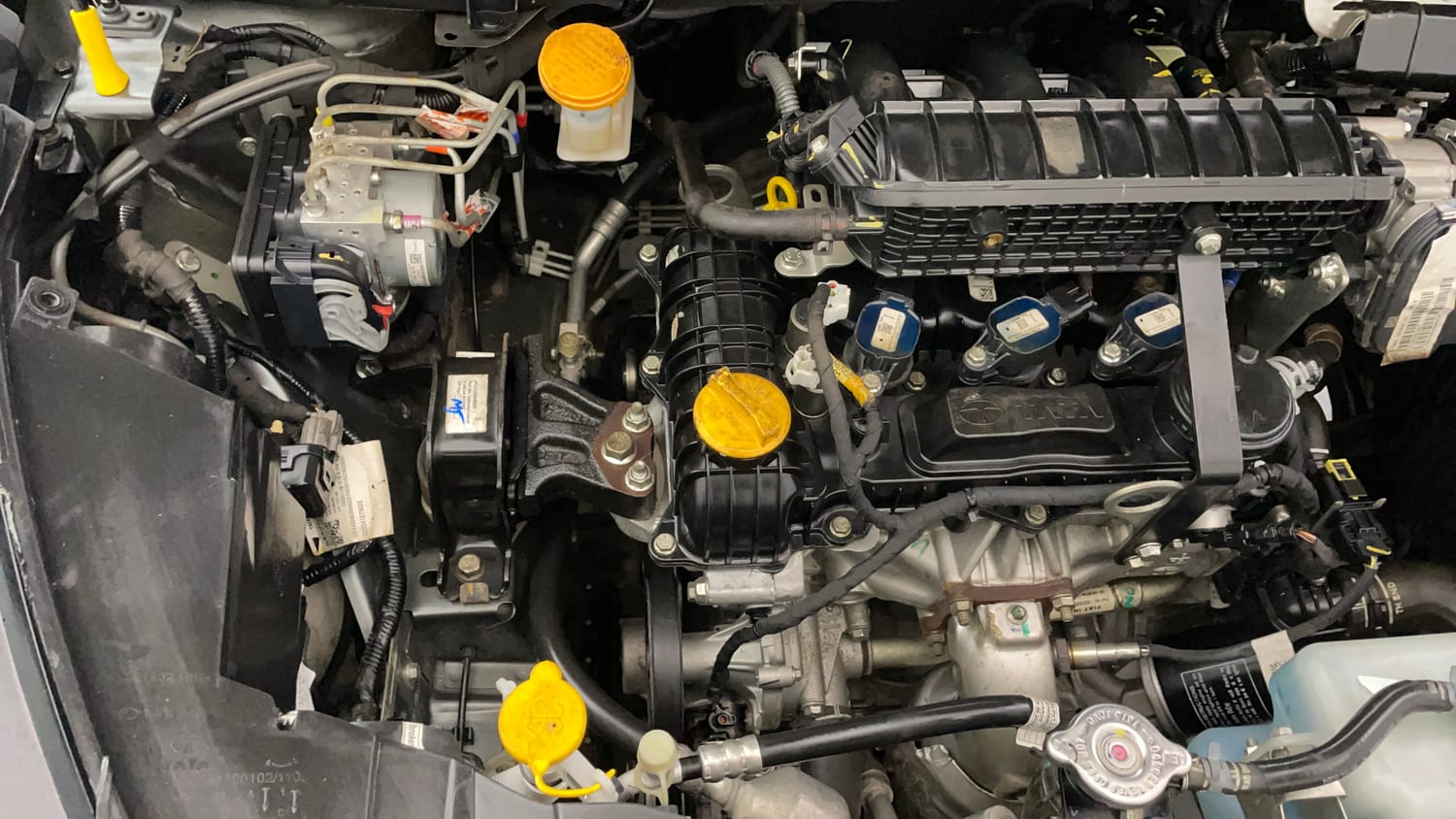 Used 2024 Tata Altroz XZ Petrol Petrol Manual engine ENGINE RIGHT SIDE VIEW