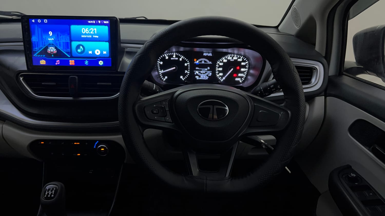 Used 2024 Tata Altroz XM Petrol Petrol Manual top_features Steering mounted controls