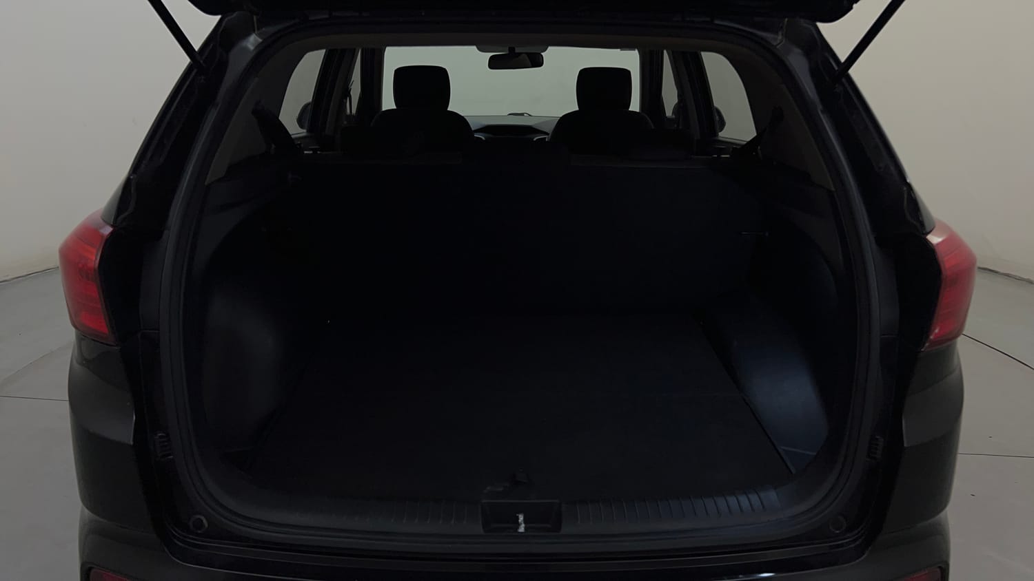 Used 2016 Hyundai Creta 1.6 SX Plus Diesel Manual interior DICKY INSIDE VIEW