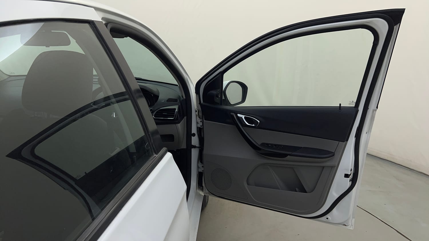 Used 2019 Tata Tiago Revotron XZ Plus Petrol Manual interior RIGHT FRONT DOOR OPEN VIEW
