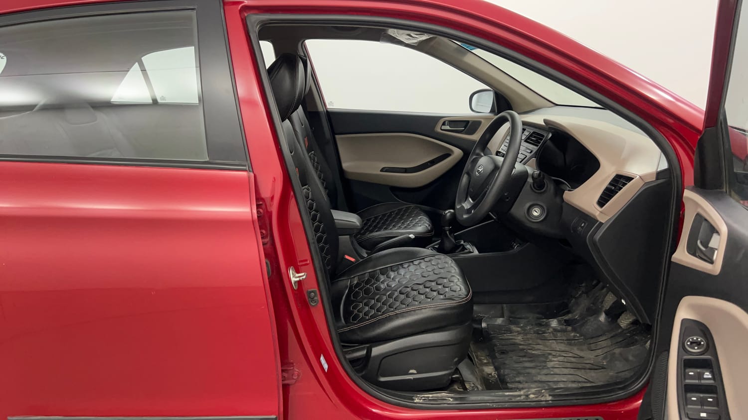 Used 2018 Hyundai Elite i20 Magna Executive 1.2 Petrol Manual interior RIGHT SIDE FRONT DOOR CABIN VIEW