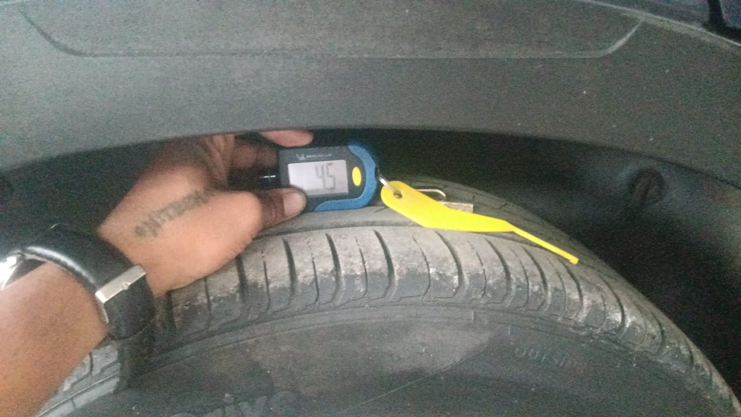 Used 2019 Hyundai Venue SX 1.4 (O) CRDi Diesel Manual tyres RIGHT REAR TYRE TREAD VIEW