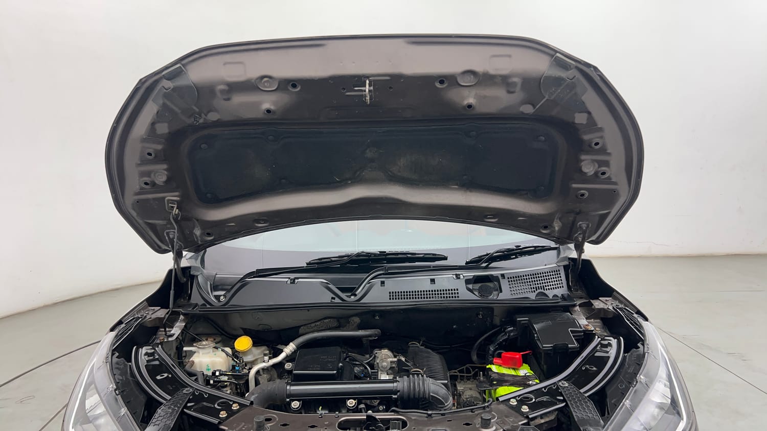 Used 2023 Nissan Magnite XE Petrol Manual engine ENGINE & BONNET OPEN FRONT VIEW