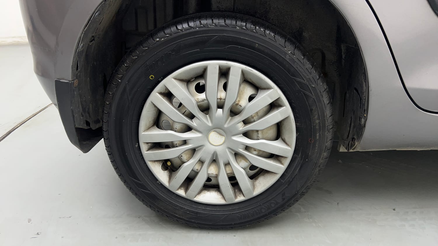 Used 2017 Maruti Suzuki Swift Lxi (O) Petrol Manual tyres RIGHT REAR TYRE RIM VIEW