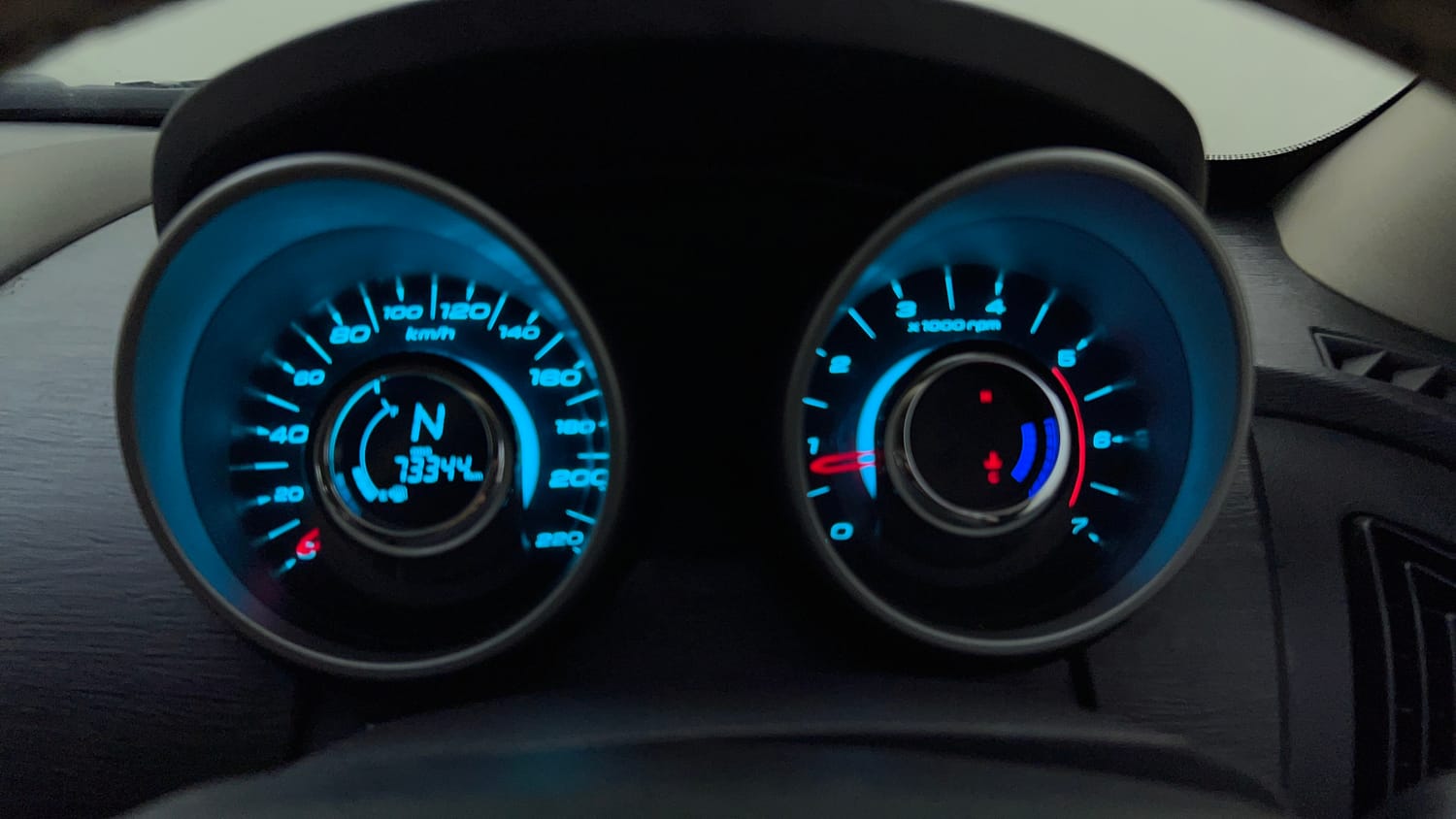 Used 2018 Mahindra XUV500 W6 Diesel Manual interior CLUSTERMETER VIEW