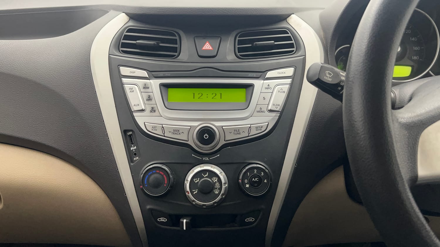 Used 2017 Hyundai Eon Sportz Petrol Manual interior MUSIC SYSTEM & AC CONTROL VIEW