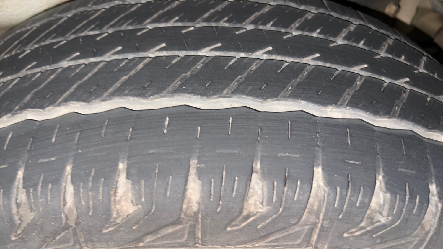 Used 2018 Mahindra XUV500 W6 Diesel Manual tyres LEFT REAR TYRE TREAD VIEW