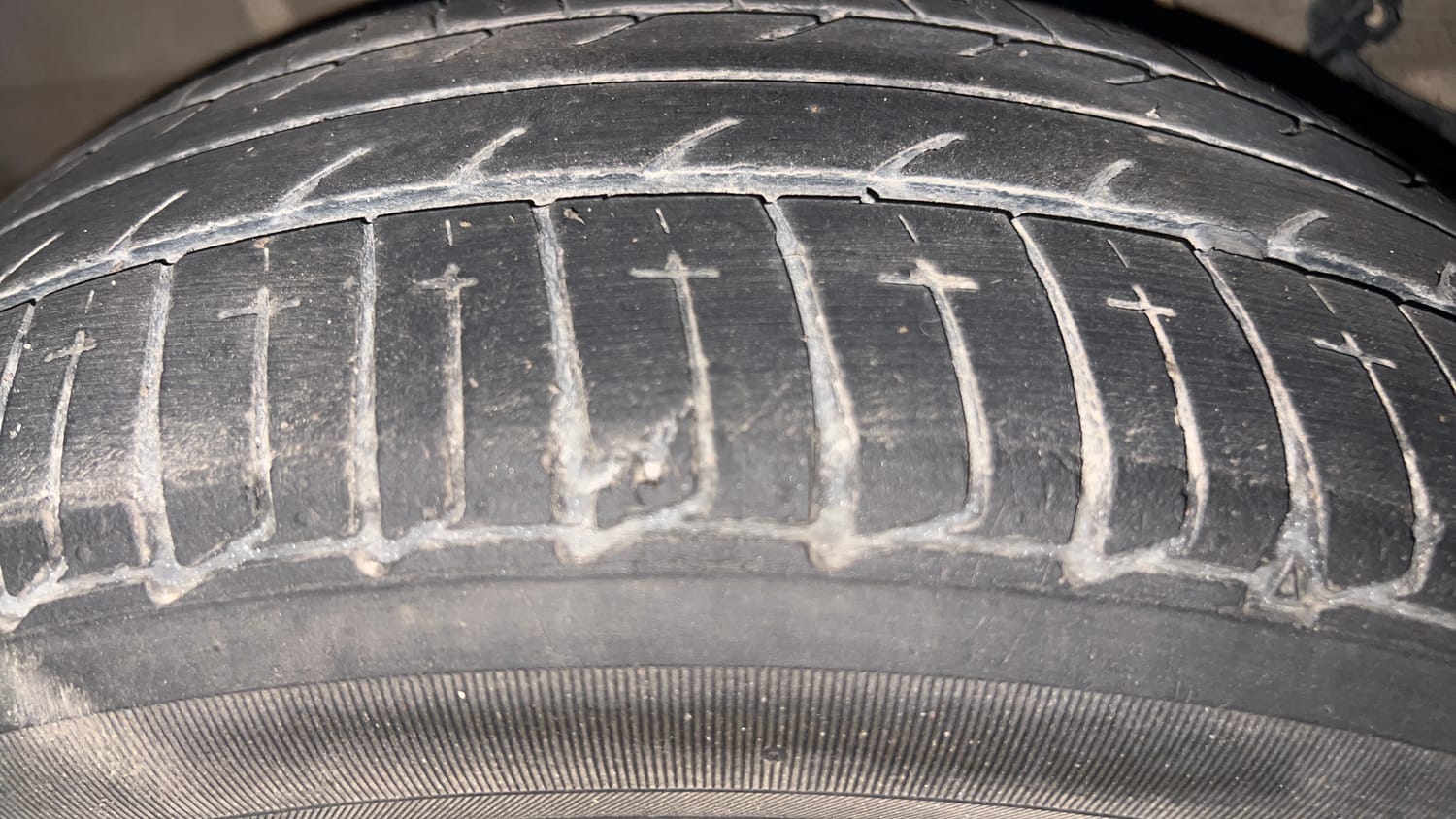 Used 2019 Tata Tiago Revotron XZ Plus Petrol Manual tyres RIGHT REAR TYRE TREAD VIEW