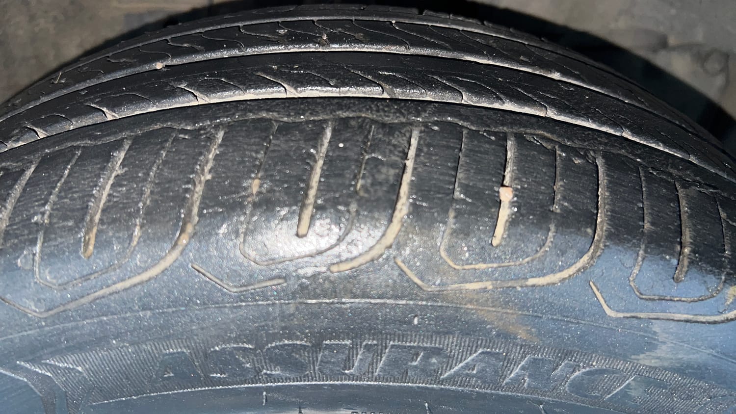 Used 2023 Honda City V CVT Petrol Petrol Automatic tyres RIGHT FRONT TYRE TREAD VIEW