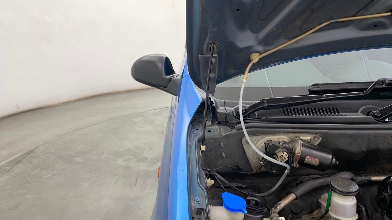 Used 2017 Maruti Suzuki Alto 800 VXi (O) Petrol Manual engine ENGINE RIGHT SIDE HINGE & APRON VIEW