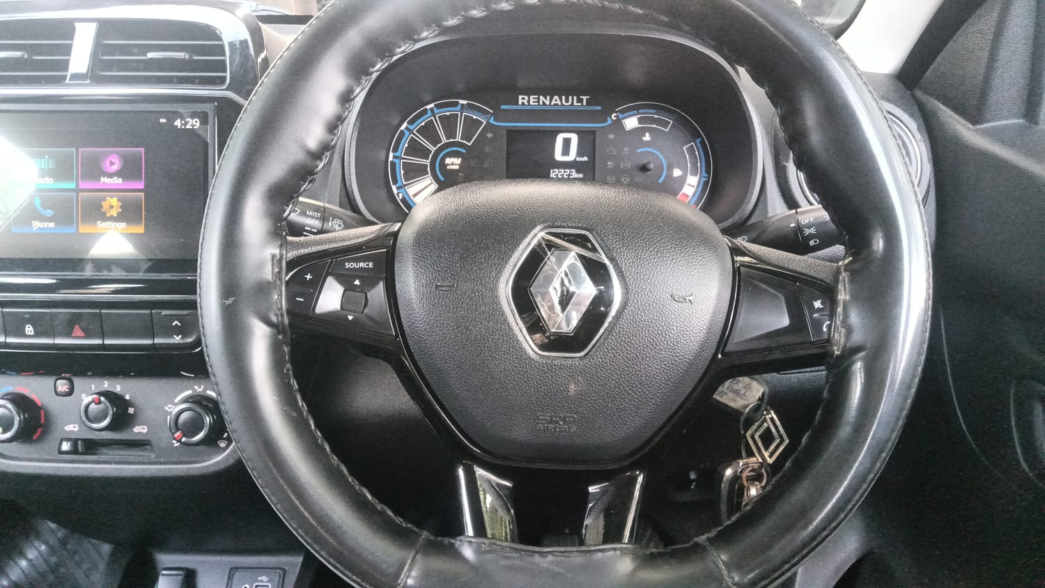 Used 2025 Renault Kwid RXT 1.0L Petrol Manual interior STEERING VIEW