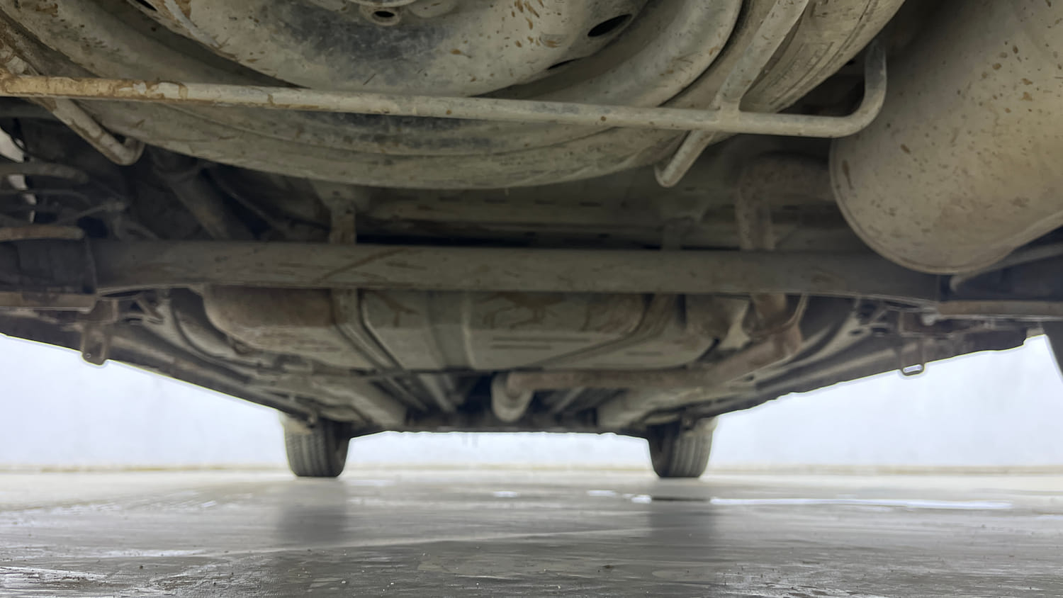 Used 2017 Maruti Suzuki Ertiga VXI Petrol Manual extra REAR UNDERBODY VIEW (TAKEN FROM REAR)
