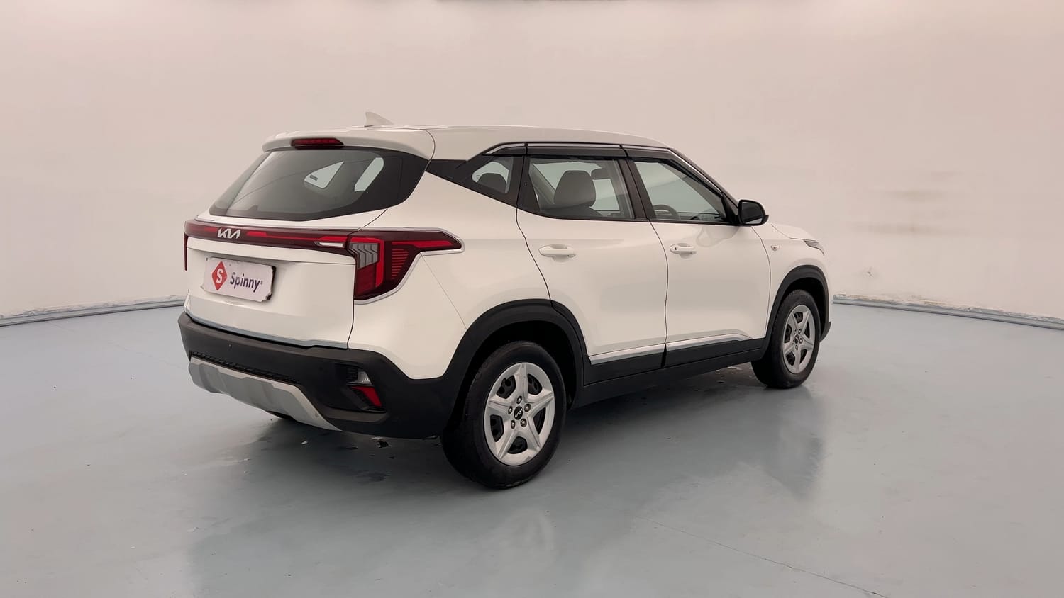 Used 2024 Kia Seltos HTE 1.5 Diesel MT Diesel Manual exterior RIGHT REAR CORNER VIEW