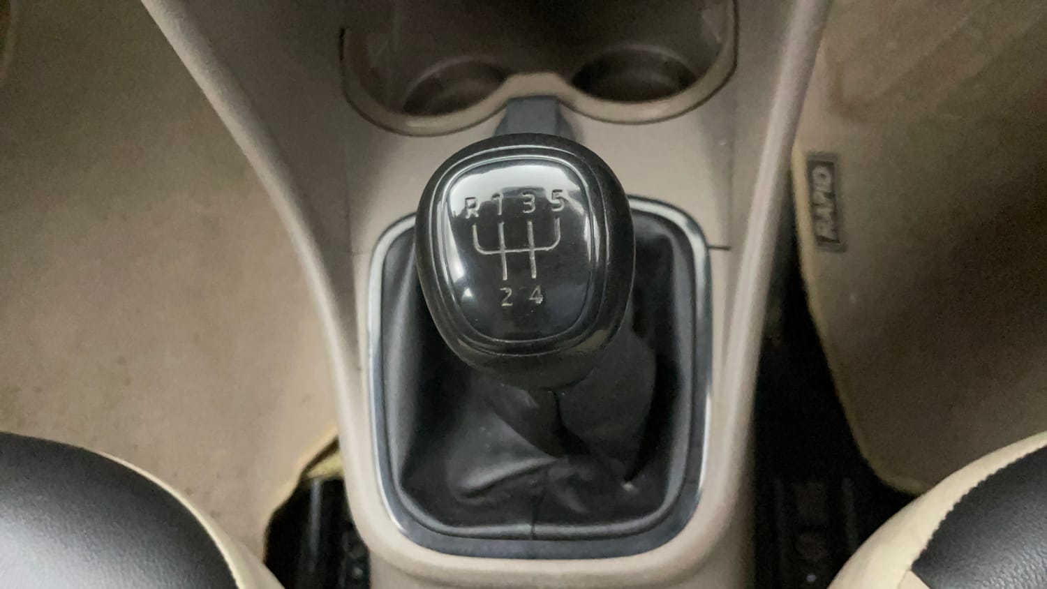 Used 2016 Skoda Rapid 1.6 MPI Active Petrol Manual interior GEAR  KNOB VIEW