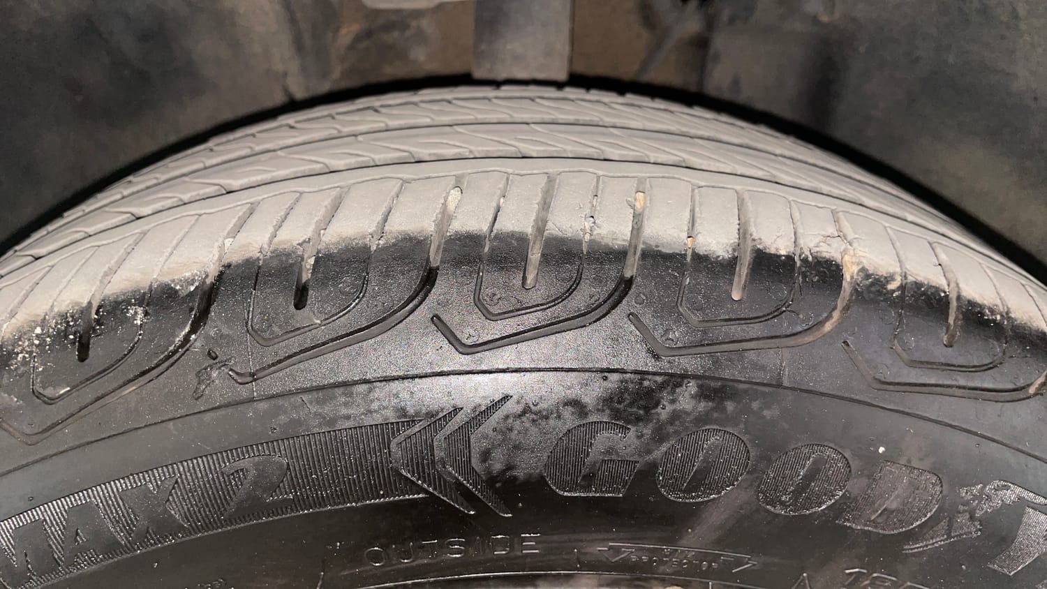 Used 2024 Tata Altroz XZ Petrol Petrol Manual tyres LEFT FRONT TYRE TREAD VIEW