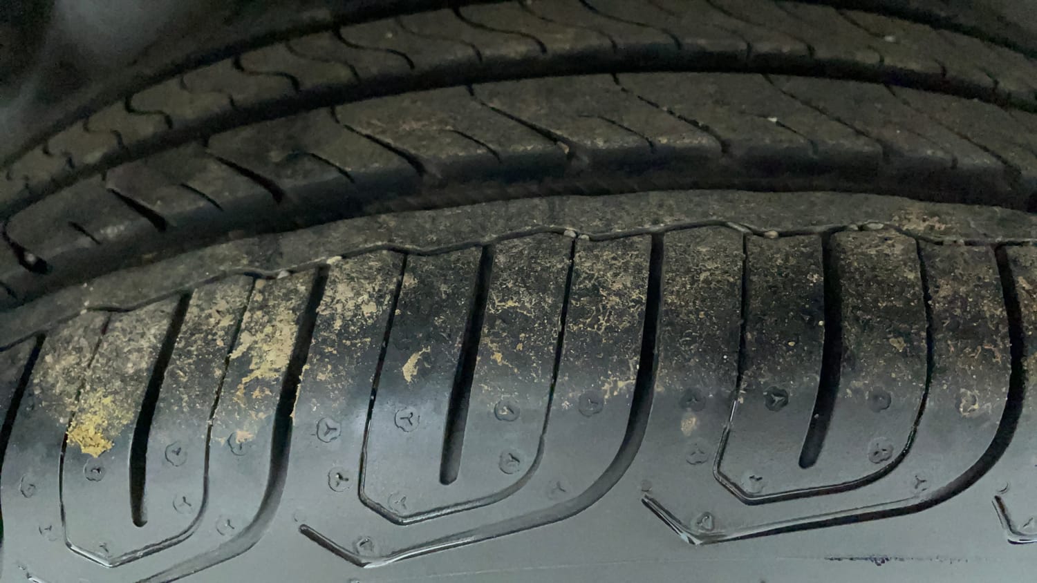 Used 2013 Volkswagen Polo Comfortline 1.2L (P) Petrol Manual tyres RIGHT REAR TYRE TREAD VIEW