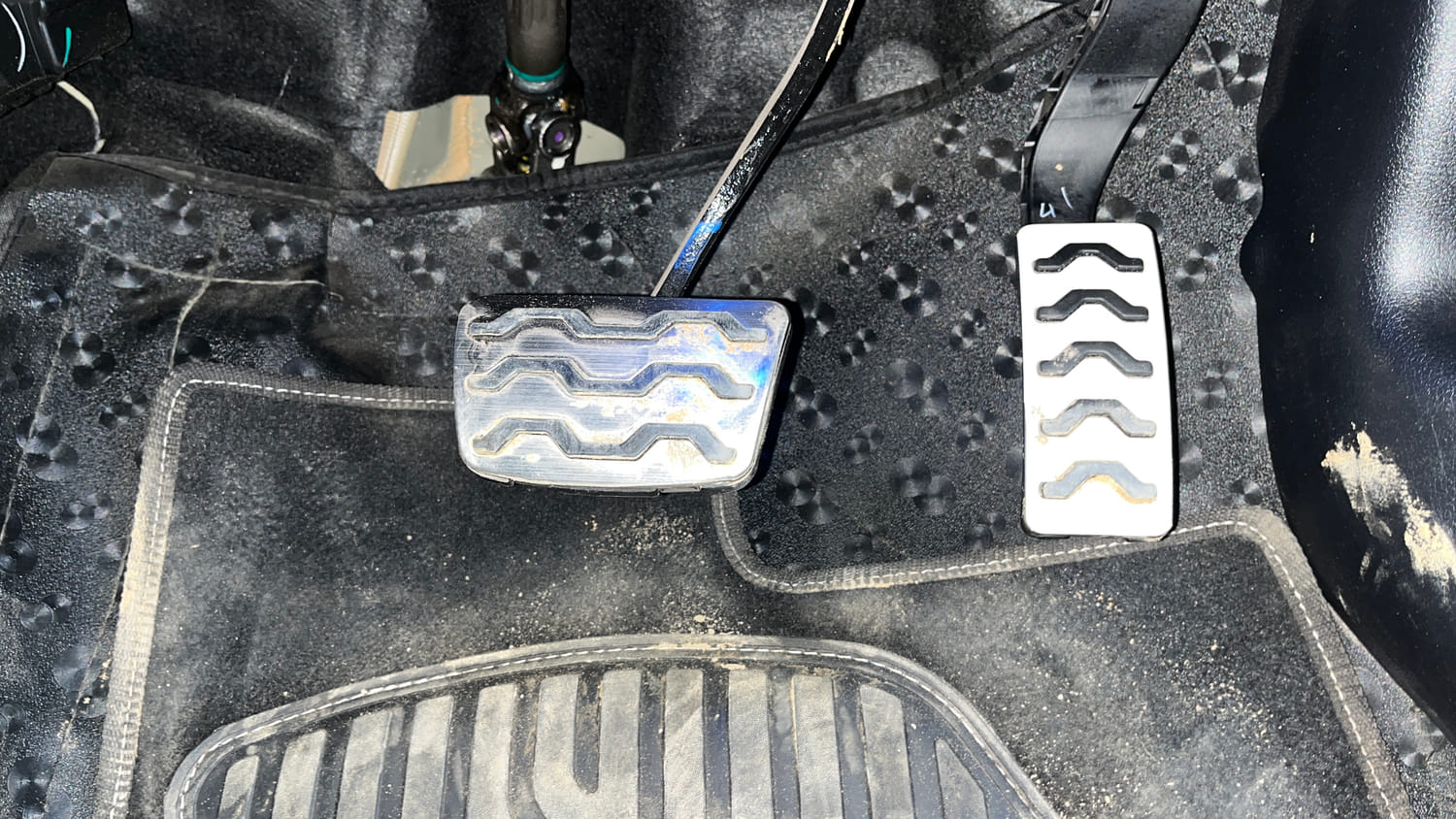 Used 2025 Hyundai Exter SX (O) Connect 1.2 AMT Dual Tone Petrol Automatic interior PEDALS VIEW