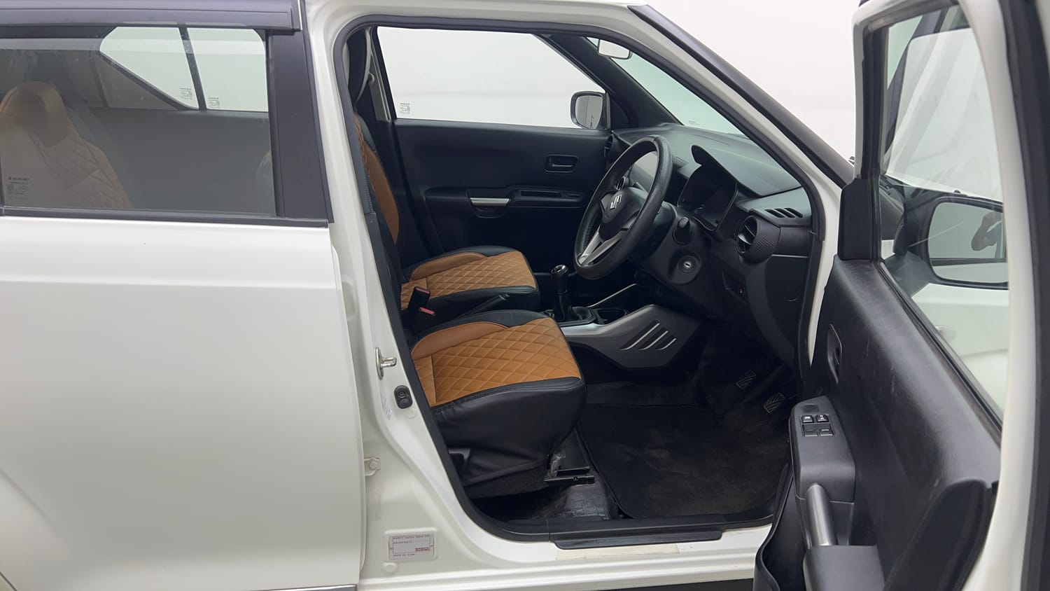 Used 2022 Maruti Suzuki Ignis Sigma 1.2 MT Petrol Manual interior RIGHT SIDE FRONT DOOR CABIN VIEW