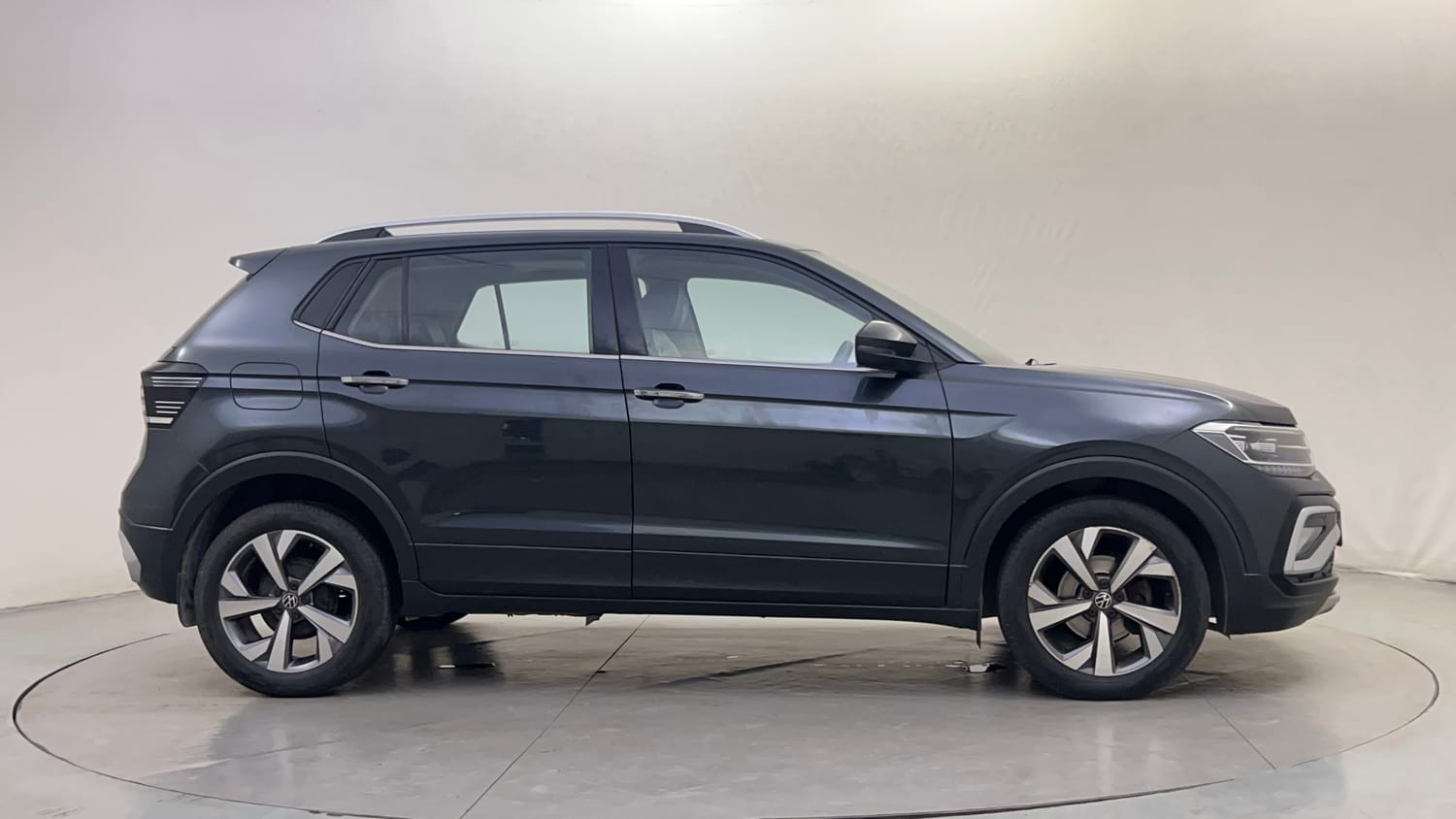 Used 2023 Volkswagen Taigun Topline 1.0 TSI MT Petrol Manual exterior RIGHT SIDE VIEW