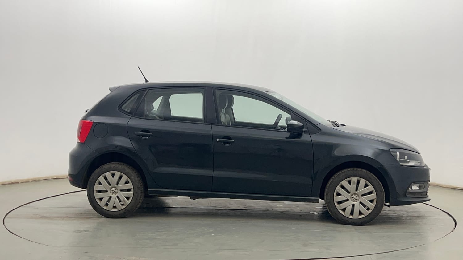 Used 2016 Volkswagen Polo Comfortline 1.2L (P) Petrol Manual exterior RIGHT SIDE VIEW