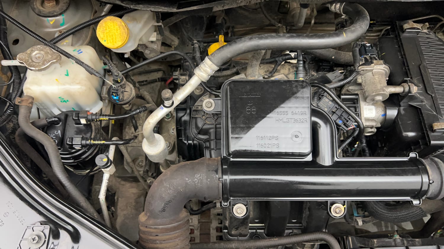 Used 2023 Nissan Magnite XE Petrol Manual engine ENGINE RIGHT SIDE VIEW