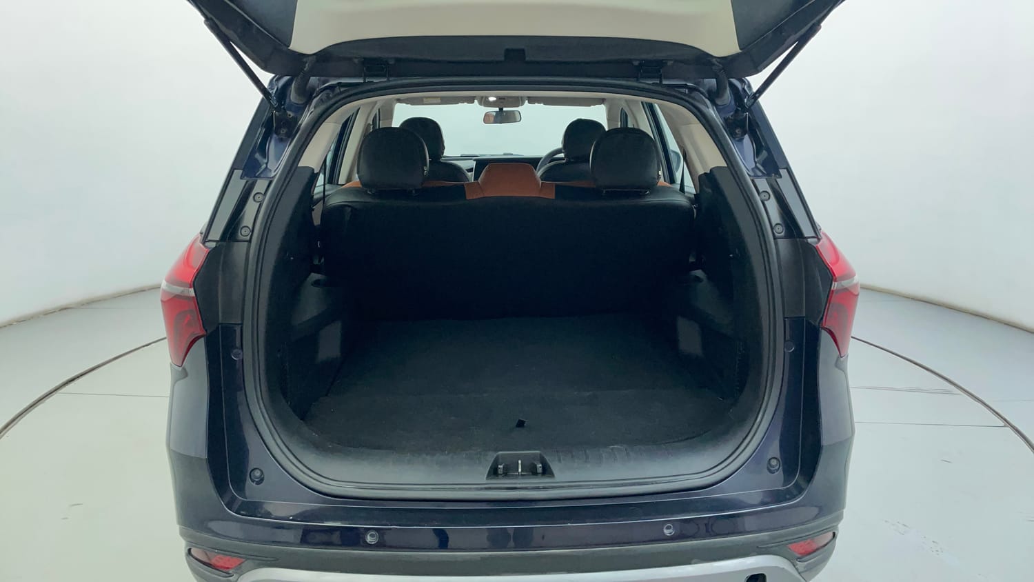 Used 2022 Mahindra XUV700 AX 5 Petrol AT 5 STR Petrol Automatic interior DICKY INSIDE VIEW